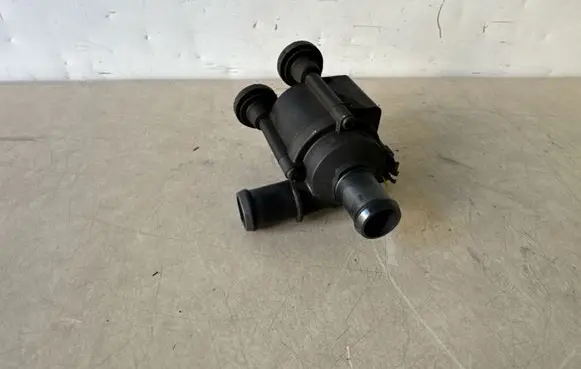 Audi Q7 4M Electric auxiliary coolant/water pump 06H121601M
