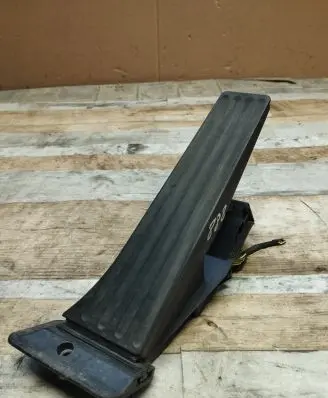 BMW 7 F01 F02 F03 F04 Accelerator throttle pedal 6858574 3542685857401