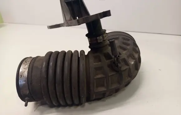 Nissan Pathfinder R51 Air intake hose/pipe 2100543
