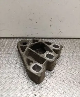Volkswagen Transporter - Caravelle T5 Engine mounting bracket 7E0199207