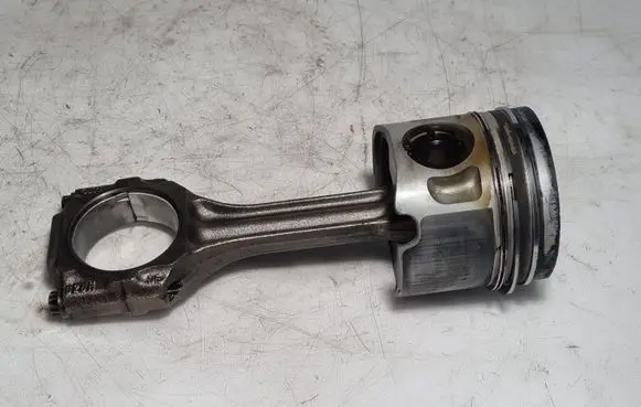 Volkswagen Transporter - Caravelle T4 Piston with connecting rod 028H