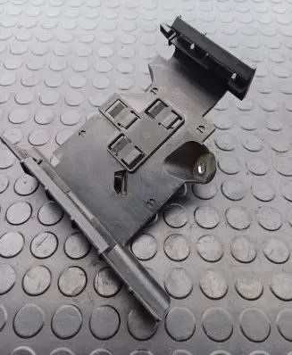 Volkswagen PASSAT B8 Other engine bay part 5Q0906507F