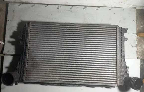 Volkswagen Touran I Intercooler radiator 1K0145803T