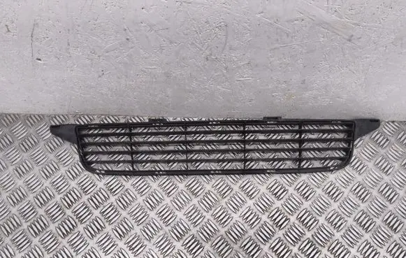 Toyota Avensis T270 Front bumper lower grill 5311205080