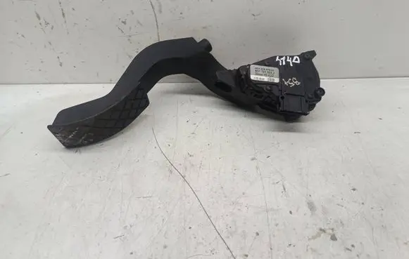 Volkswagen PASSAT B5 Accelerator throttle pedal 8D1721523J 6PV00837603