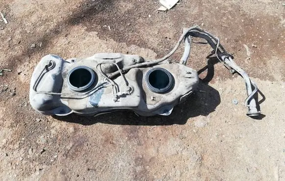 Suzuki Swift III Fuel tank 