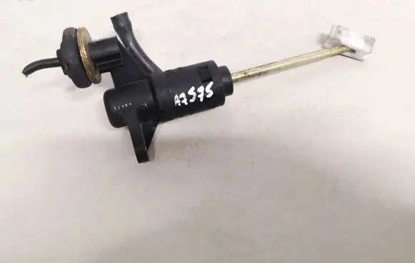 Volkswagen PASSAT B5.5 Clutch master cylinder 8e1721401f