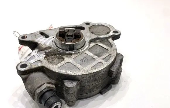 Volkswagen PASSAT B7 Vacuum pump 03L145100F