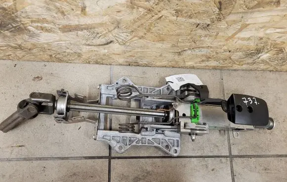 Volkswagen Golf V Steering wheel axle 1K2419502R