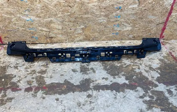 Rear bumper mounting bracket