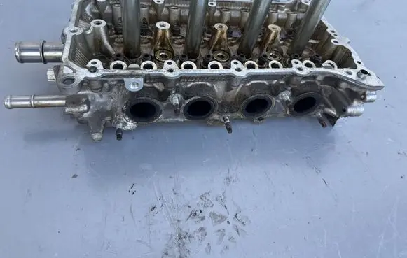 Toyota Avensis T270 Engine head 