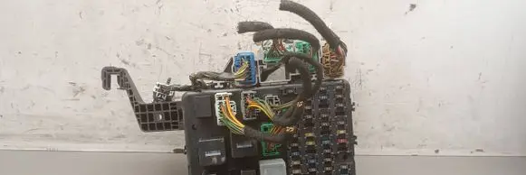 Ford Mondeo Mk III Fuse module 1S7T14A073AF