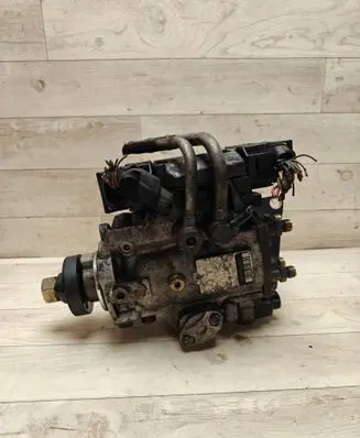 Opel Vectra C Fuel injection high pressure pump 0470504215 0281010717 55351757