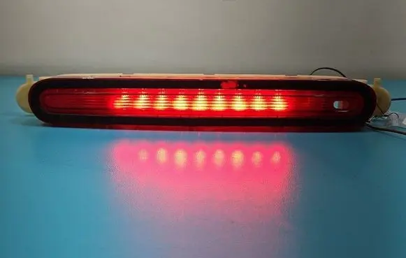 Third/center stoplight