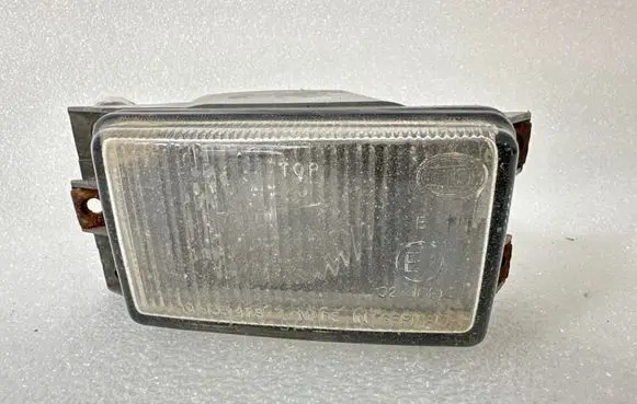 Volkswagen PASSAT B3 Front indicator light 30133478 E1021820