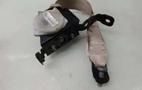 Opel Insignia A Rear seatbelt 30062009