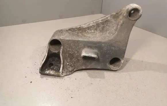 BMW 5 E39 Engine mounting bracket 6750441 6576