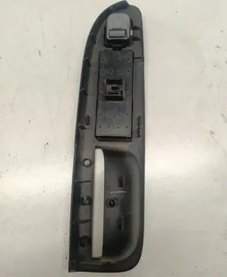 Volkswagen PASSAT B6 Front door window switch trim 3C1867171B