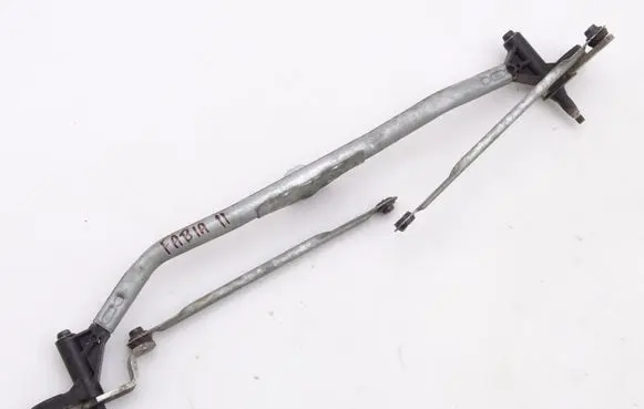 Skoda Fabia Mk2 (5J) Front wiper linkage and motor SKODA_FABIA_II_MECHANIZM_WYCIERACZEK_ANGLIK