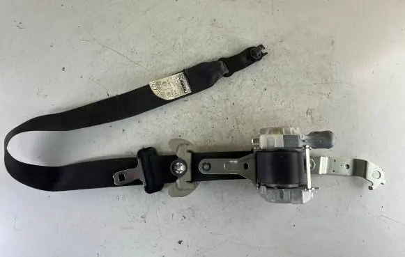 Subaru Outback Front seatbelt 7Q7050P 0432127