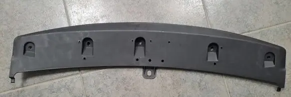 Front bumper lip
