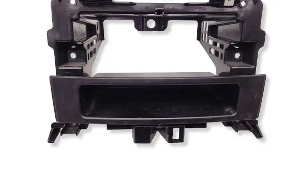 Volkswagen Crafter Radio/GPS head unit trim A9066890431 A9066890147