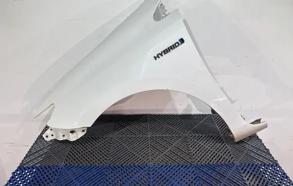 Toyota Auris E180 Fender