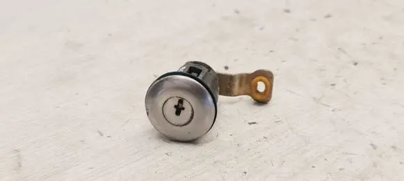 Peugeot Partner Front door lock (next to the handle) 