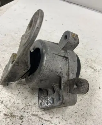 Ford Mondeo Mk III Engine mount bracket 2S716037AA HL838M16