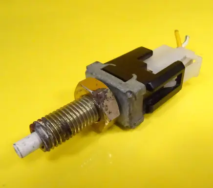 Mitsubishi Pajero Brake pedal sensor switch B001