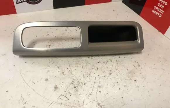 Volvo C30 Front door window switch trim 8663815