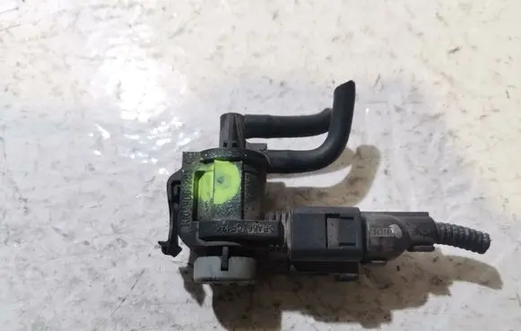 Volkswagen PASSAT B6 Vacuum valve 1J0906283C