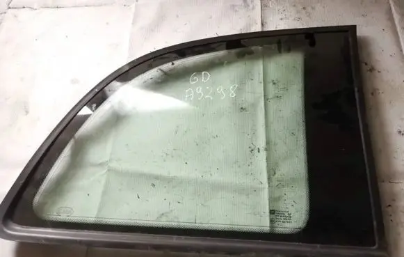 Opel Zafira A Rear side window as2