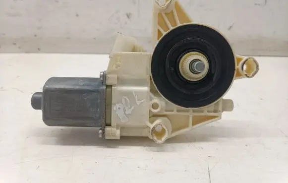 Mercedes-Benz E W212 Front door window regulator motor A2129066802