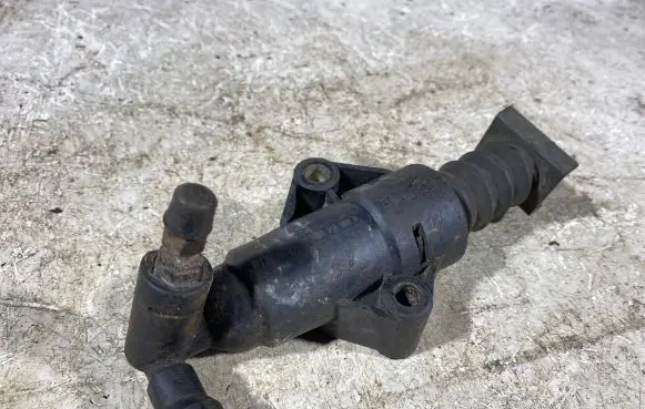 Clutch slave cylinder