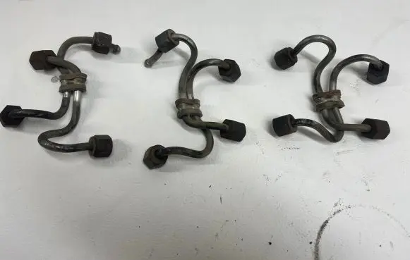 BMW 5 E60 E61 Fuel injector supply line/pipe 