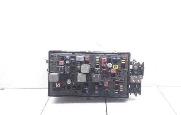 Opel Insignia A Fuse module 13275881 13222782