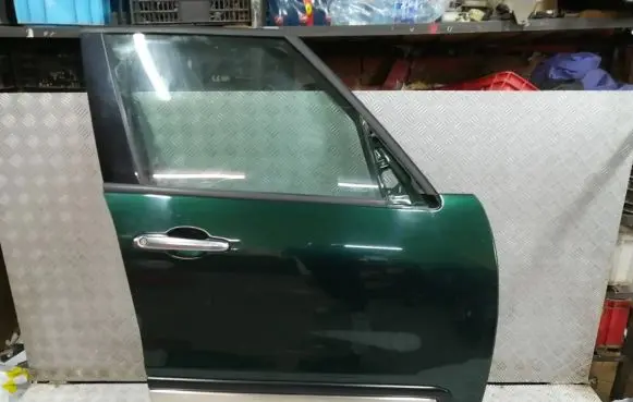 Fiat 500L Front door
