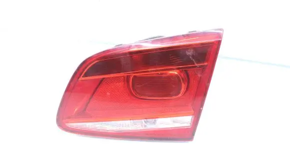 Tailgate rear/tail lights