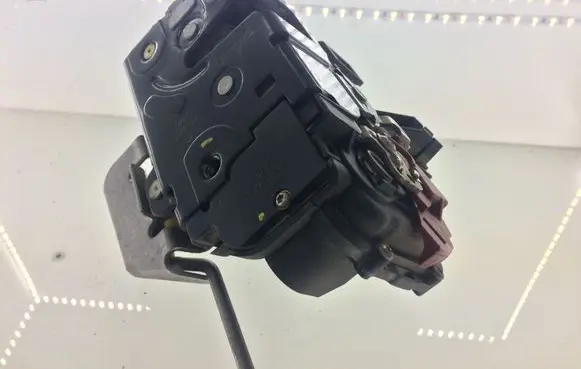 Audi A4 S4 B6 8E 8H Front door lock 4B1837016E
