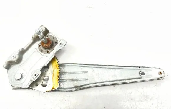 Rear door manual window regulator