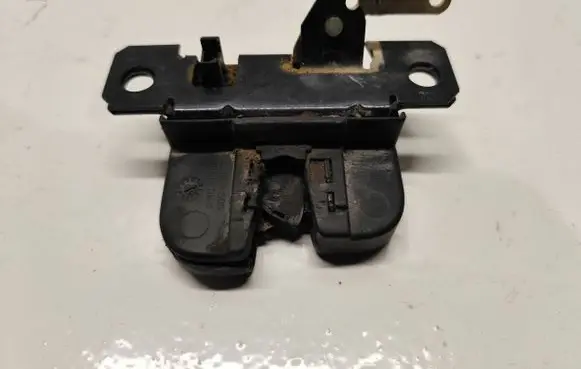 Volkswagen Touareg I Tailgate/trunk/boot lock/catch/latch 7L6827505