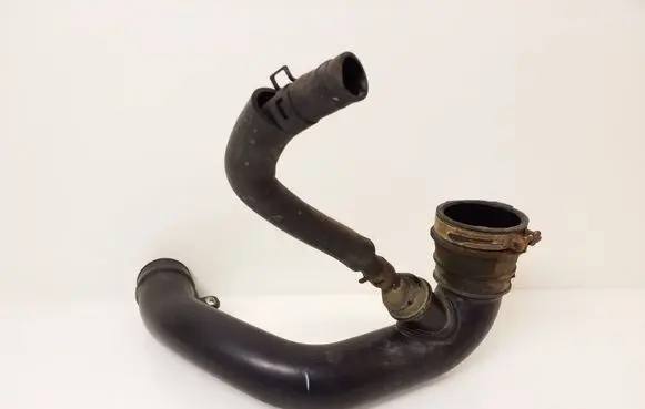 Mazda CX-7 Turbo air intake inlet pipe/hose R2AX13225