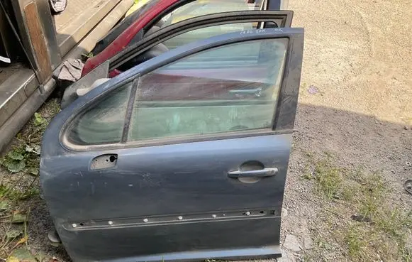 Peugeot 207 CC Front door