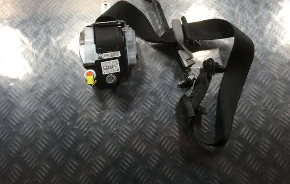 Hyundai i40 Front seatbelt 888103Z000 J0922A 141017A0116