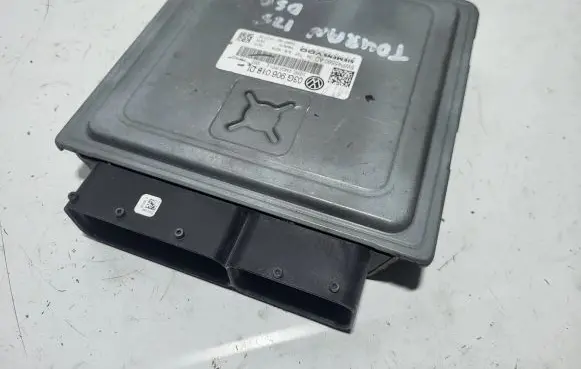 Volkswagen Golf V Engine control unit/module 03G906018DL 5WP45560AD