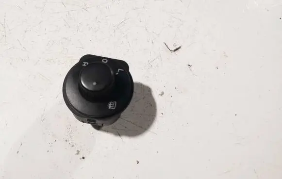 Wing mirror switch