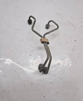 Volvo XC60 Fuel injector supply line/pipe 