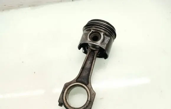Dodge Nitro Piston with connecting rod 