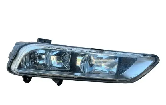 Volkswagen PASSAT B7 Front fog light 176623